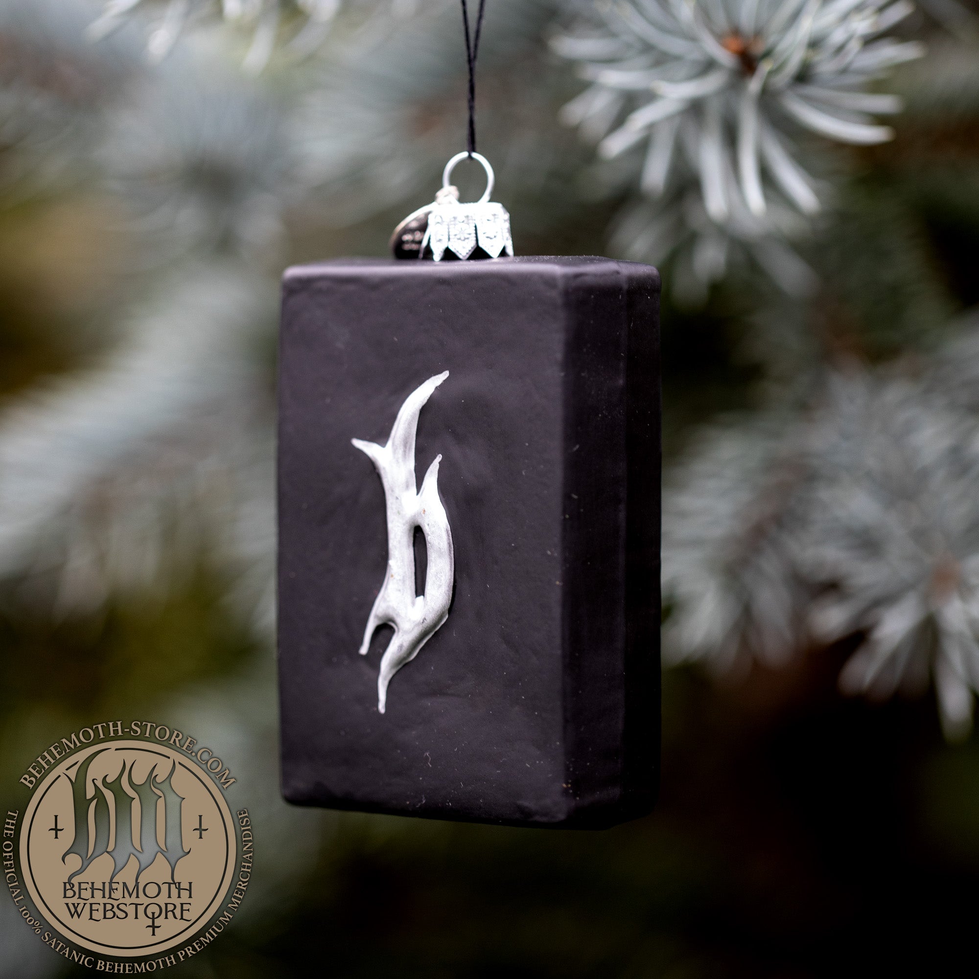 Mondgeblazen glazen ornament Behemoth ‘Trivmviratvs’