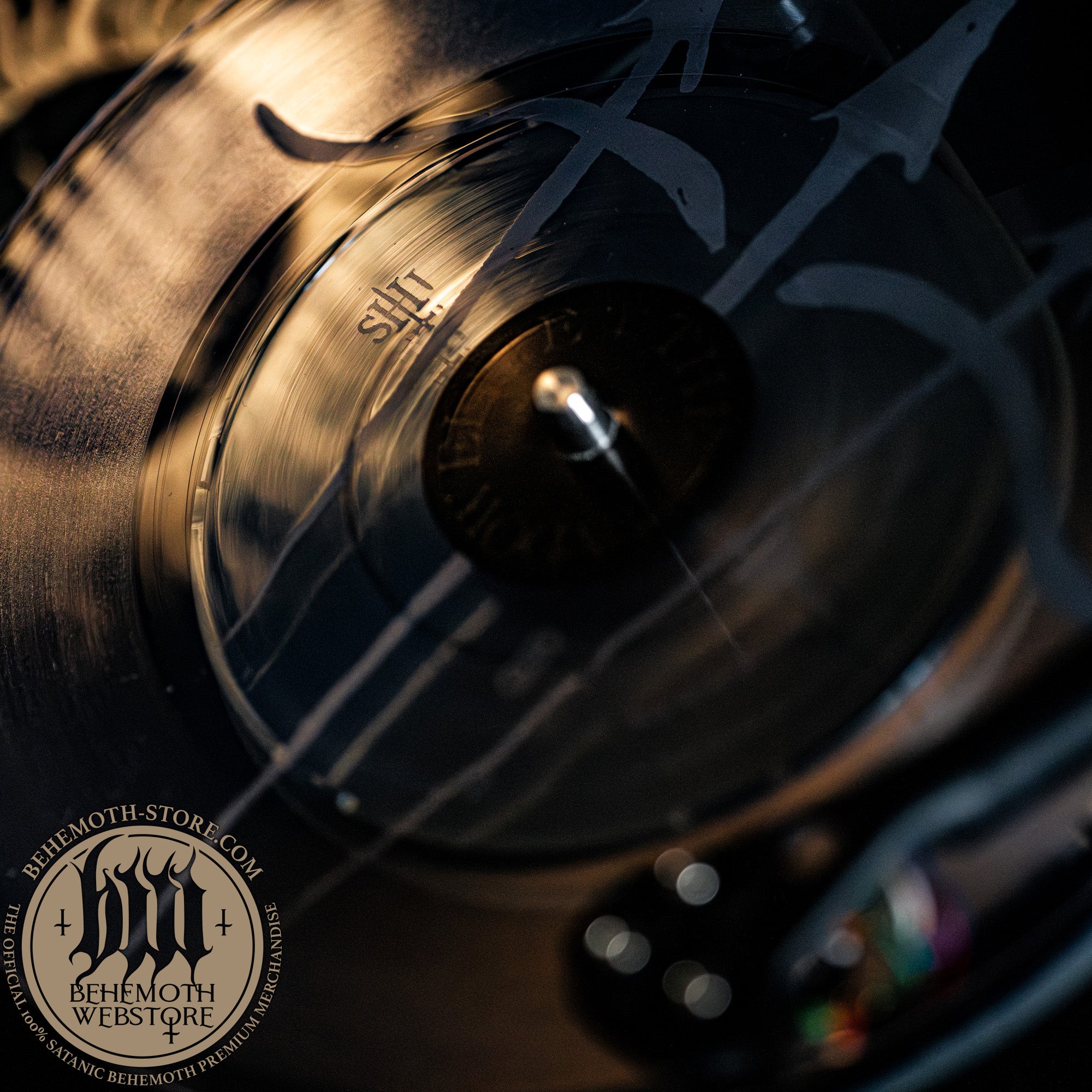 “The Shadow Elite” – 7″ Βινύλιο Single από τους Behemoth (Διαφανές, Χαραγμένο με Laser, Υπογεγραμμένο, Περιορισμένο σε 100 αντίτυπα)