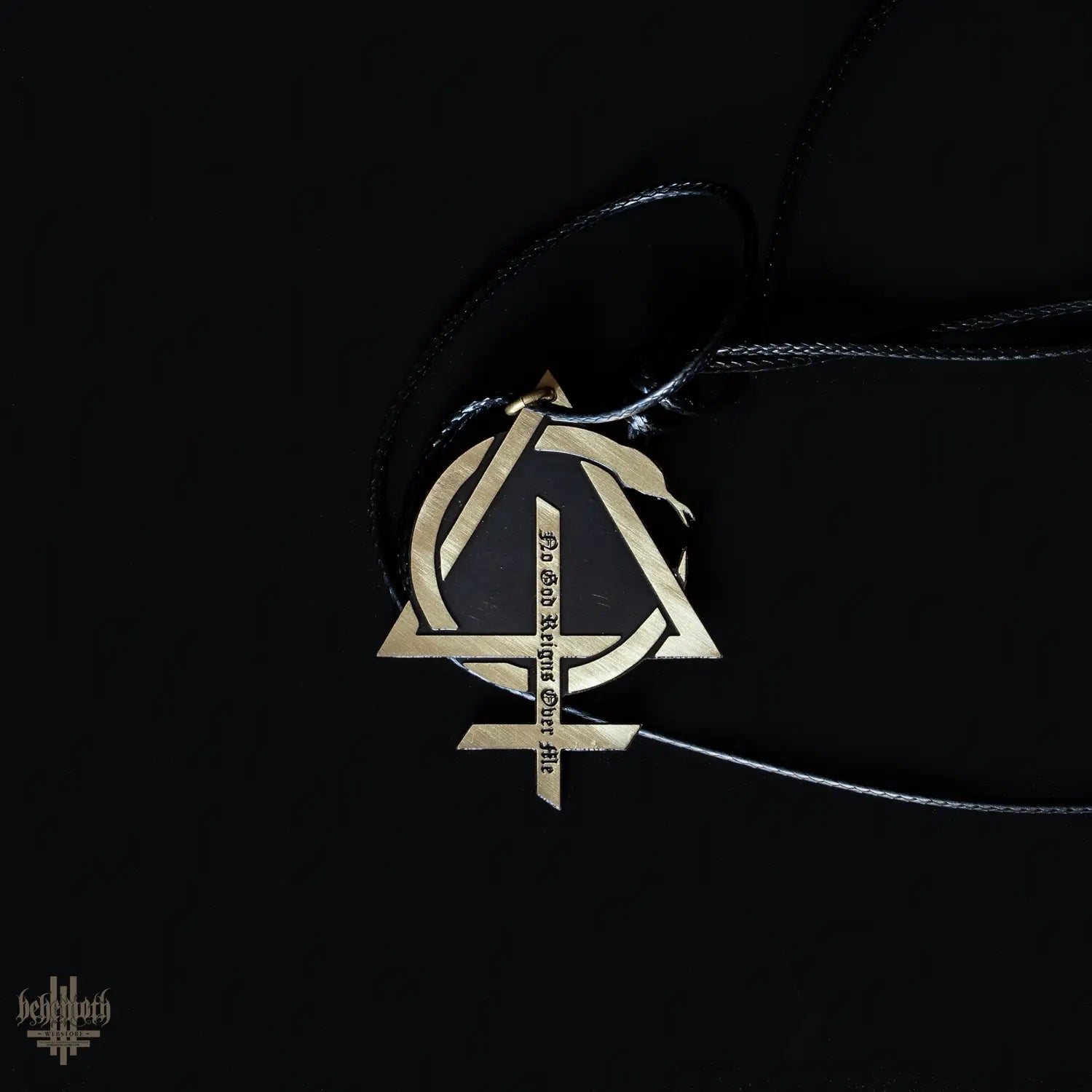 Collar de latón tallado 'CONTRA - No God Reigns Over Me' de Behemoth