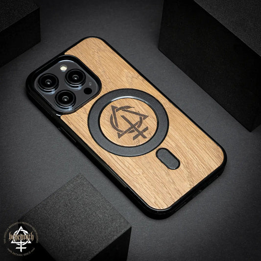 Funda para iPhone 14 con acabado en madera y logotipo 'CONTRA' de Behemoth