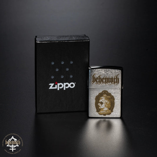 Un encendedor ZIPPO Behemoth 'The Devil Save The Queen'