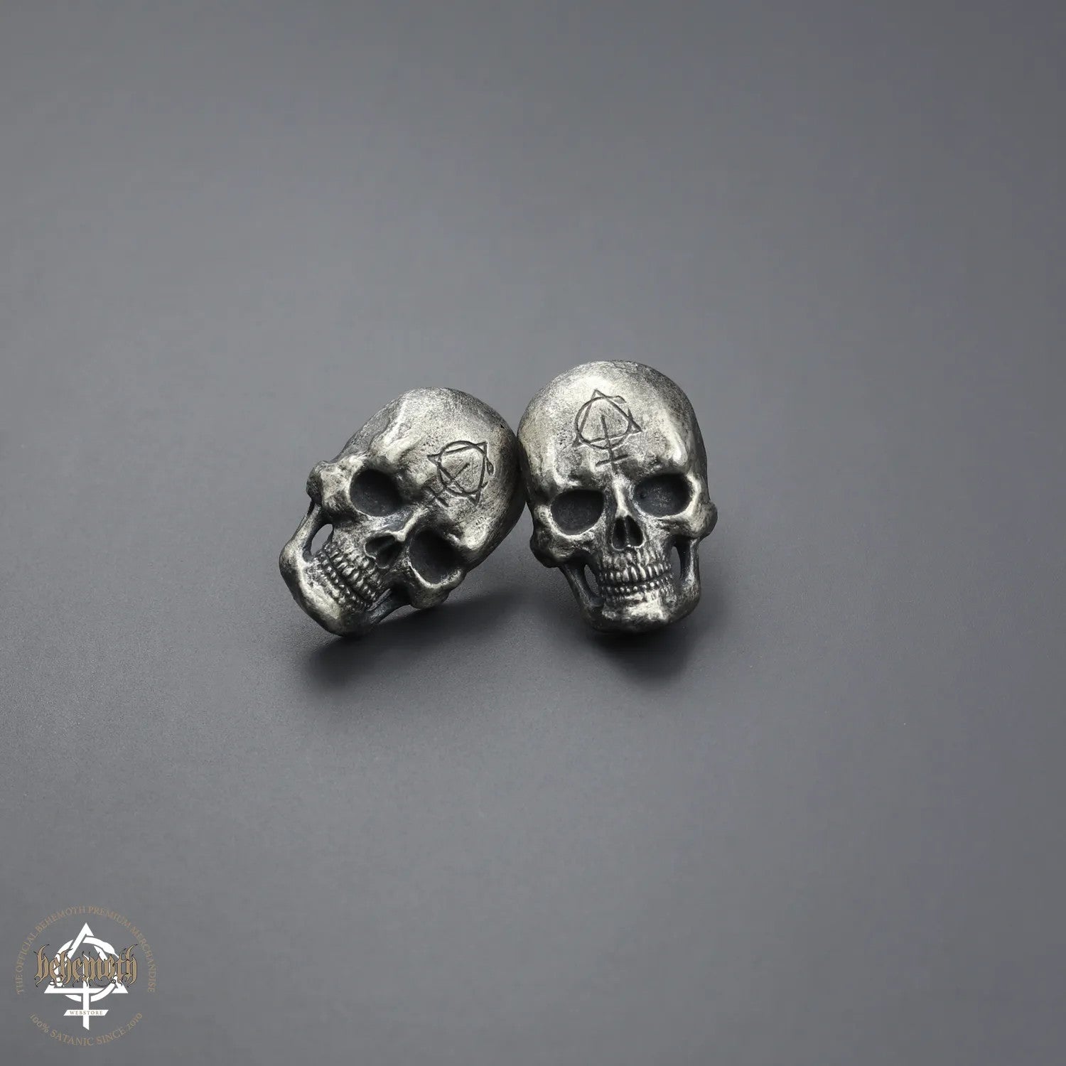 Pendientes de plata de ley con forma de calavera de Behemoth