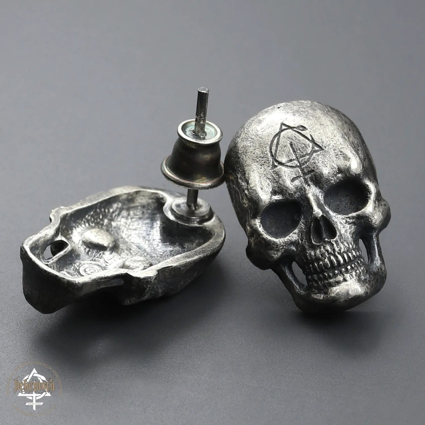 Pendientes de plata de ley con forma de calavera de Behemoth