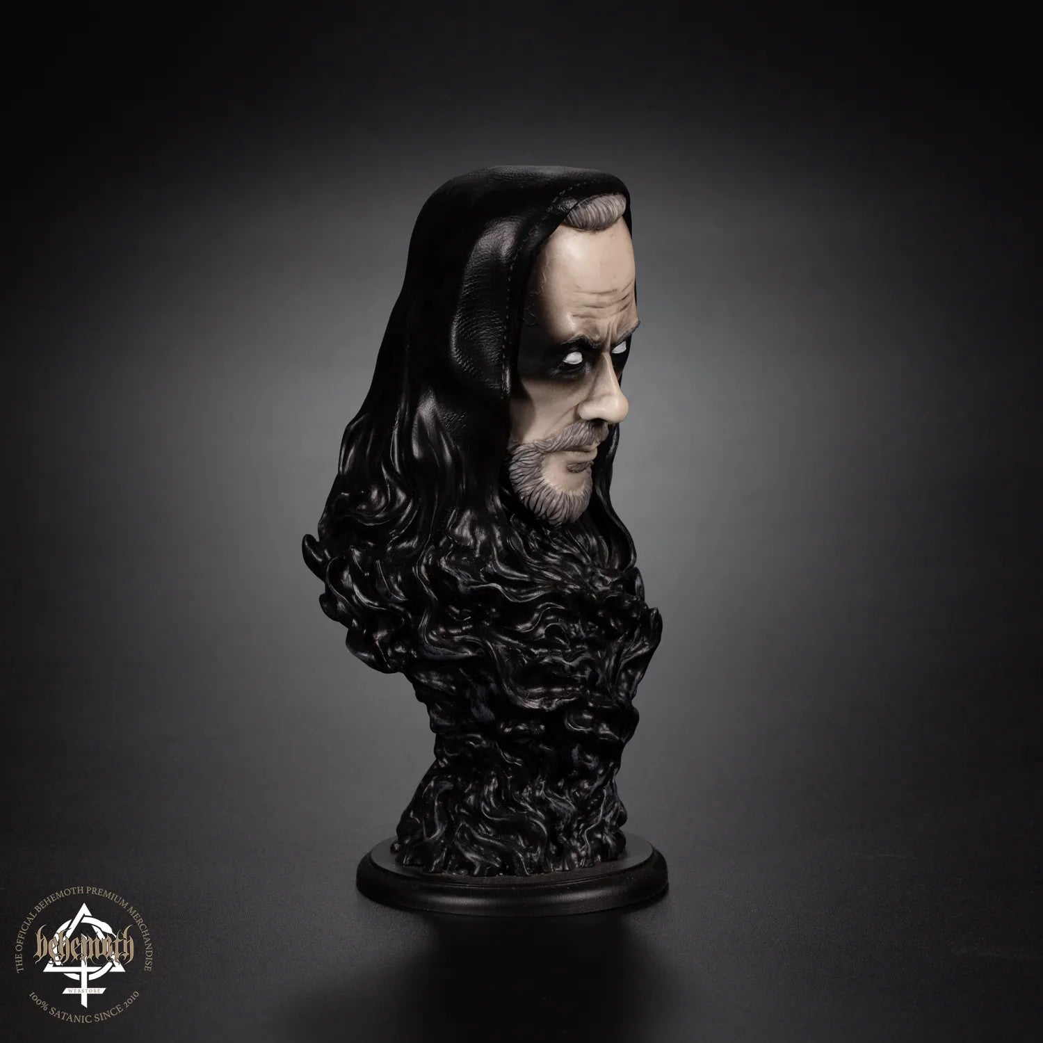 Una figura coleccionable 'Nergal/Behemoth'