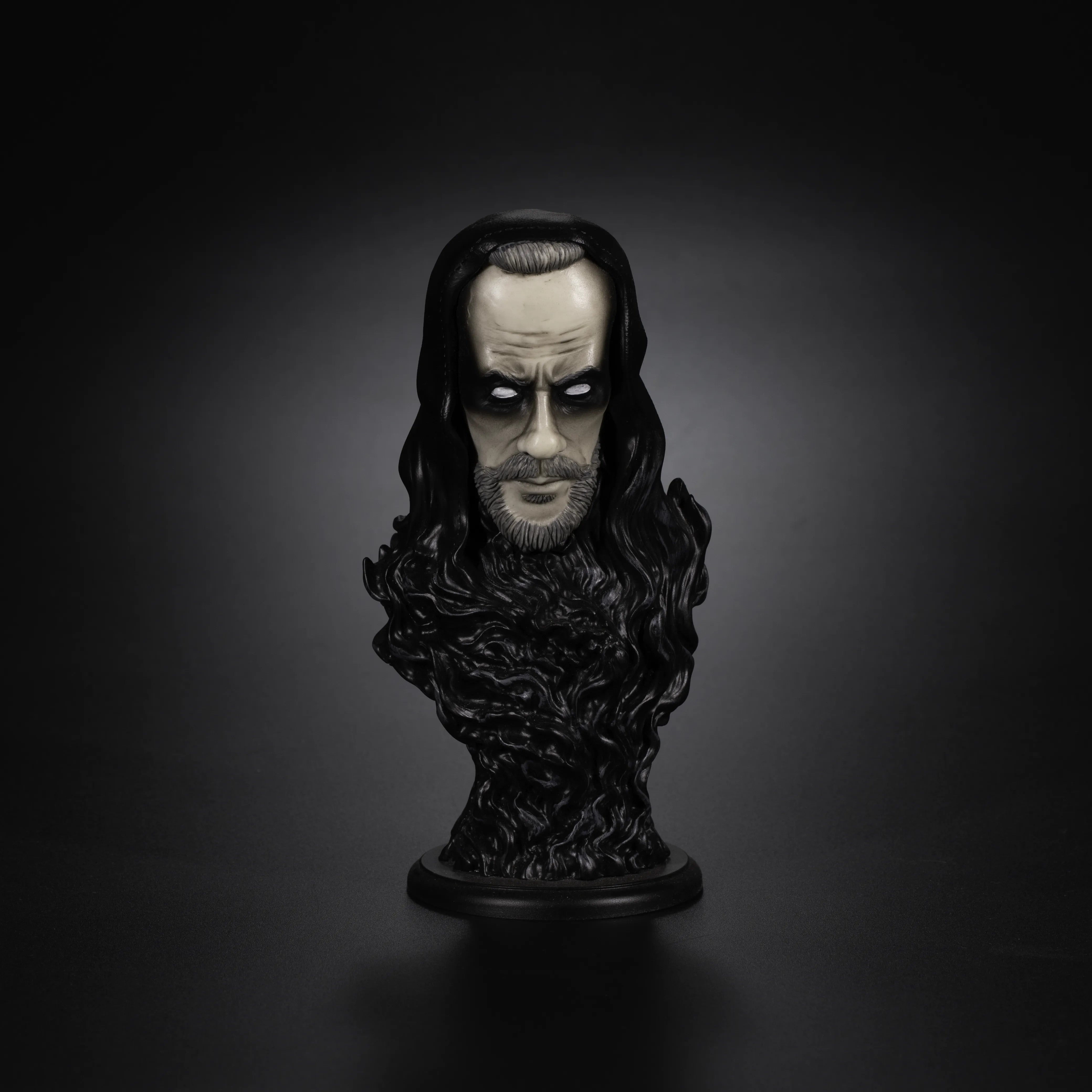 Una figura coleccionable 'Nergal/Behemoth'