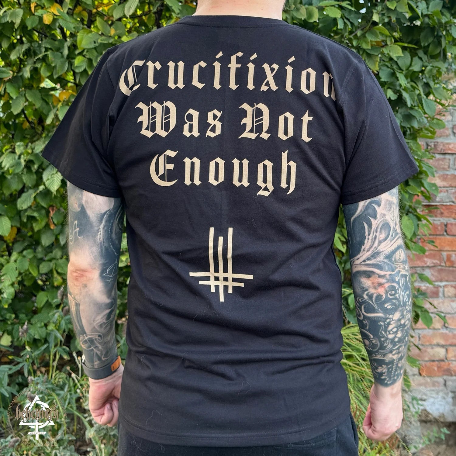 Camiseta de Behemoth con la frase 'La crucifixión no fue suficiente'